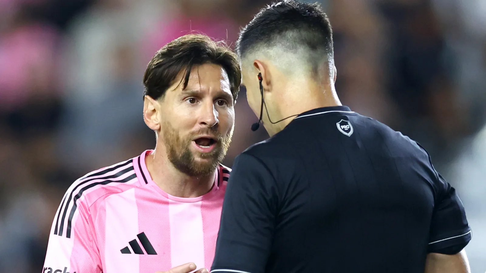 Lionel Messi a dit à ce que la punition «minimum» s’attendre à l’accaparement du cou par l’ancien arbitre alors que la superstar inter Miami transpire à la sanction
