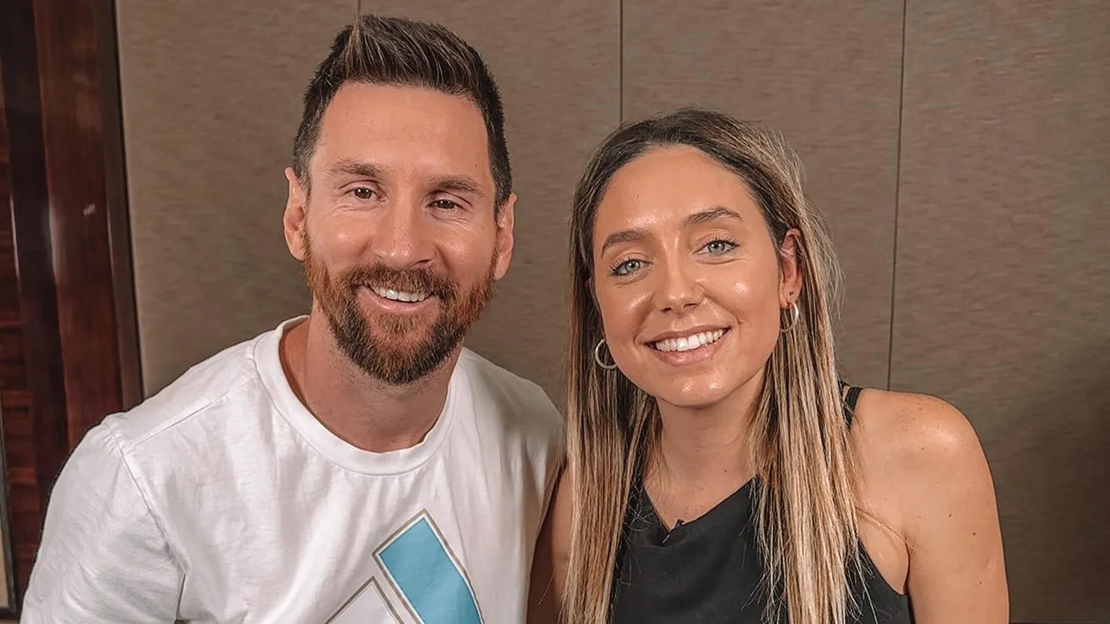 Un présentateur sportif glamour brise le silence sur les rumeurs d’une liaison avec Lionel Messi après que le « regard coquin » entre les deux hommes soit devenu viral