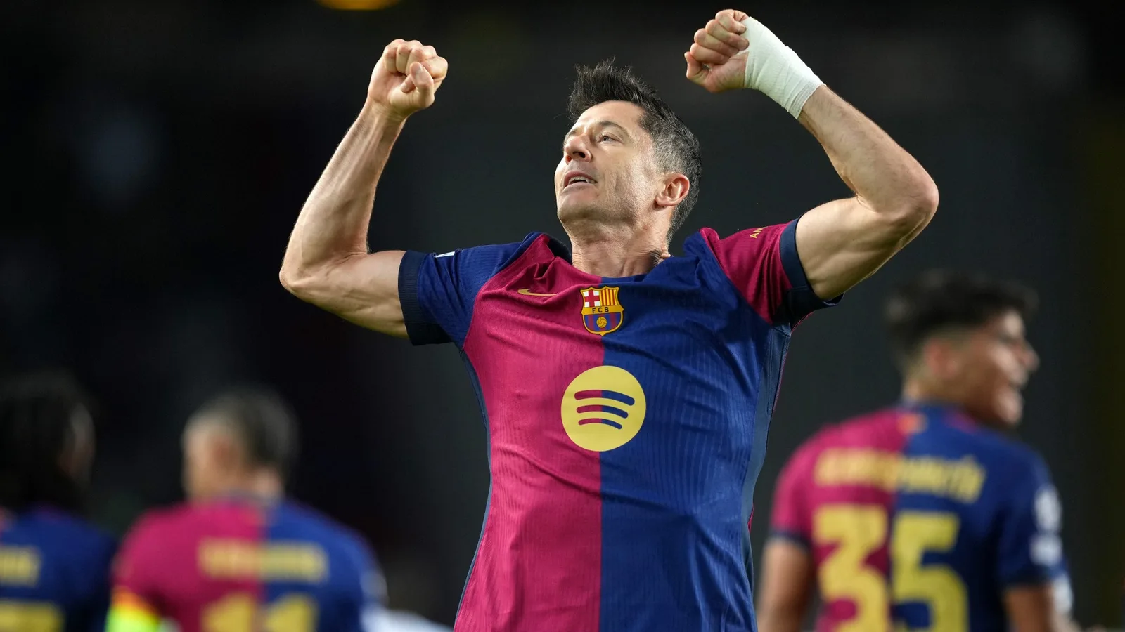 Robert Lewandowski rejoint Lionel Messi dans le club d’élite de la Ligue des champions et bat Cristiano Ronaldo pour un exploit marquant