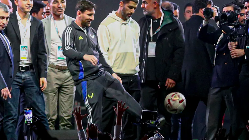 Le curieux voyage de Lionel Messi en Azerbaïdjan | Il a révolutionné Bakou et a rendu hommage à un ancien dirigeant soviétique