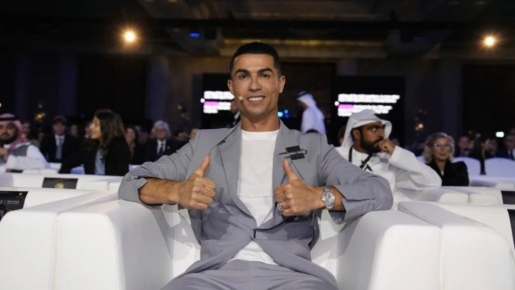 Un grand bravo ! Cristiano Ronaldo et Lionel Messi enregistrent votre message du Nouvel An