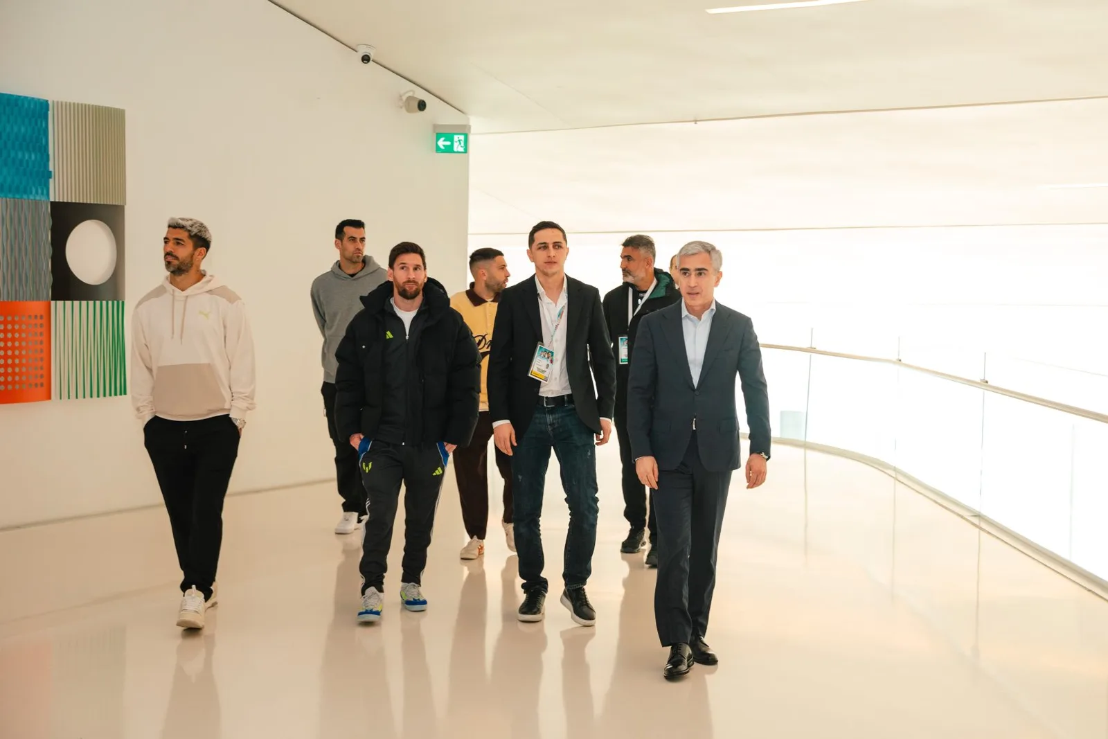 Lionel Messi et ses coéquipiers visitent le Centre Heydar Aliyev d’Azerbaïdjan ! (PHOTO)