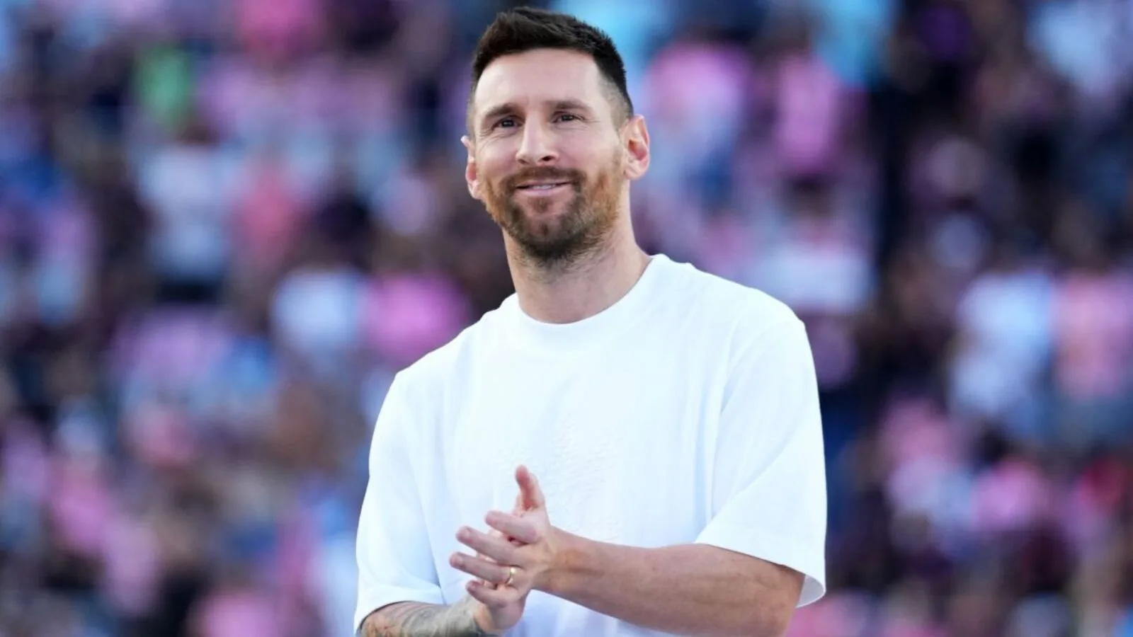 Lionel Messi rend hommage à la légende du football argentin