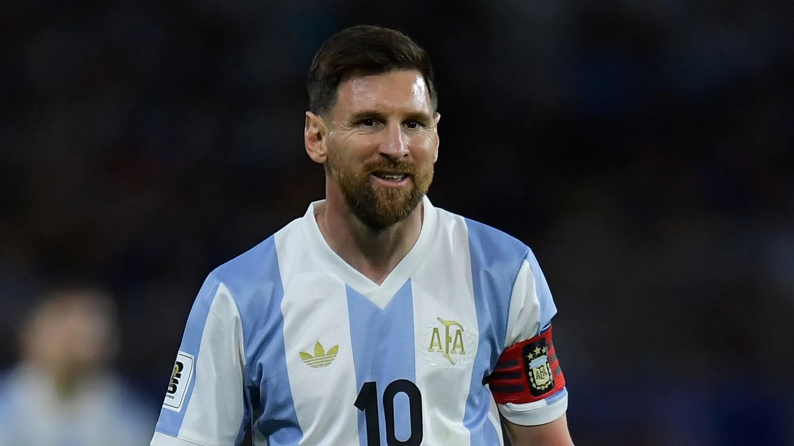 Lionel Messi perd son sang-froid après une gifle du défenseur péruvien alors que le capitaine argentin semble répéter l’insulte « bobo » qu’il a lancée contre Wout Weghorst lors de la Coupe du monde 2022