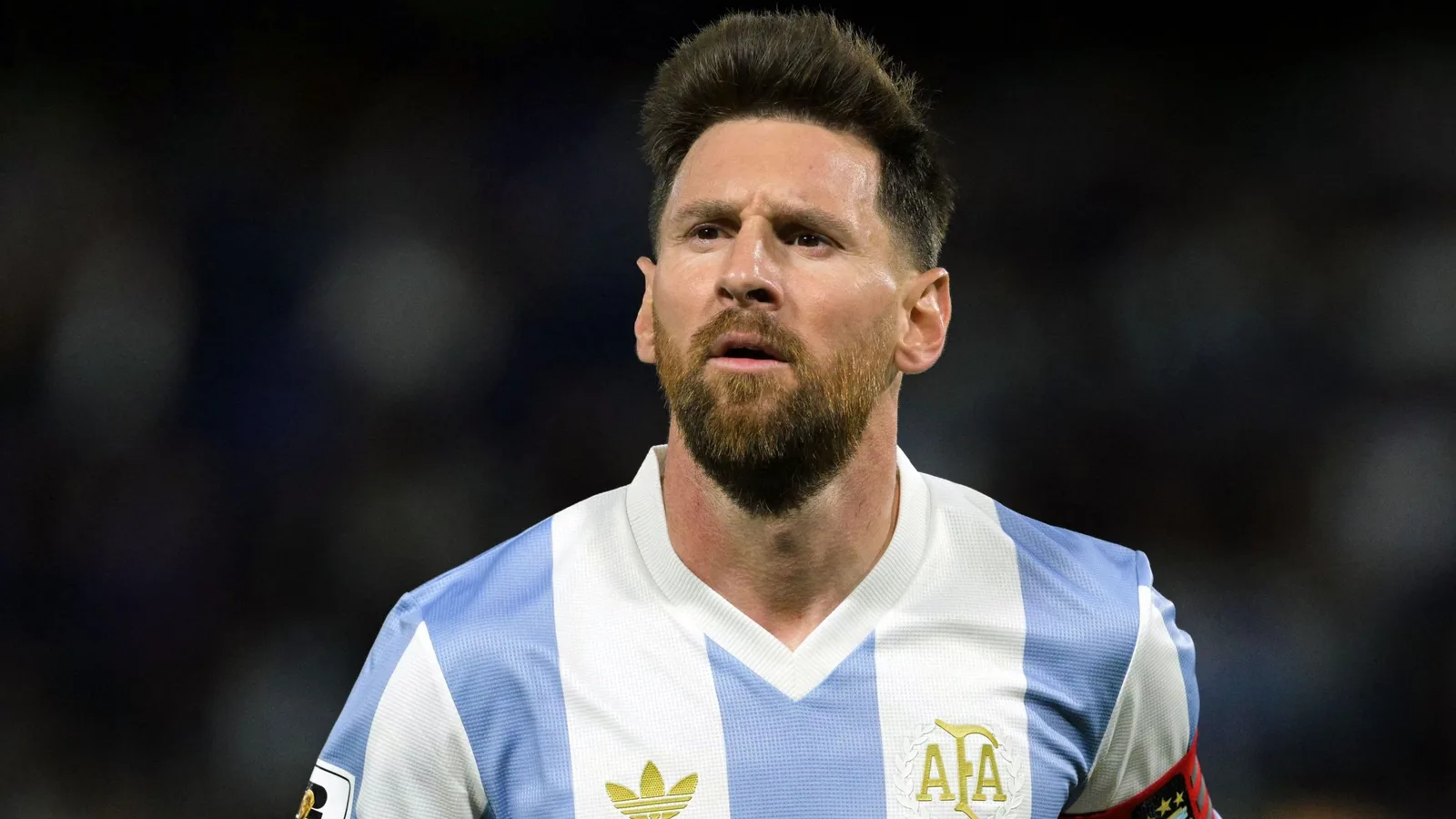 « Touchez Lionel Messi avec un doigt et une faute est sifflée ! » – Le capitaine furieux du Pérou, Paolo Guerrero, suggère que l’Argentine bénéficie de la partialité des arbitres après une courte défaite en qualifications pour la Coupe du monde.