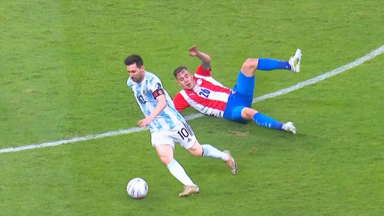 Lionel Messi Humiliating Paraguay Players