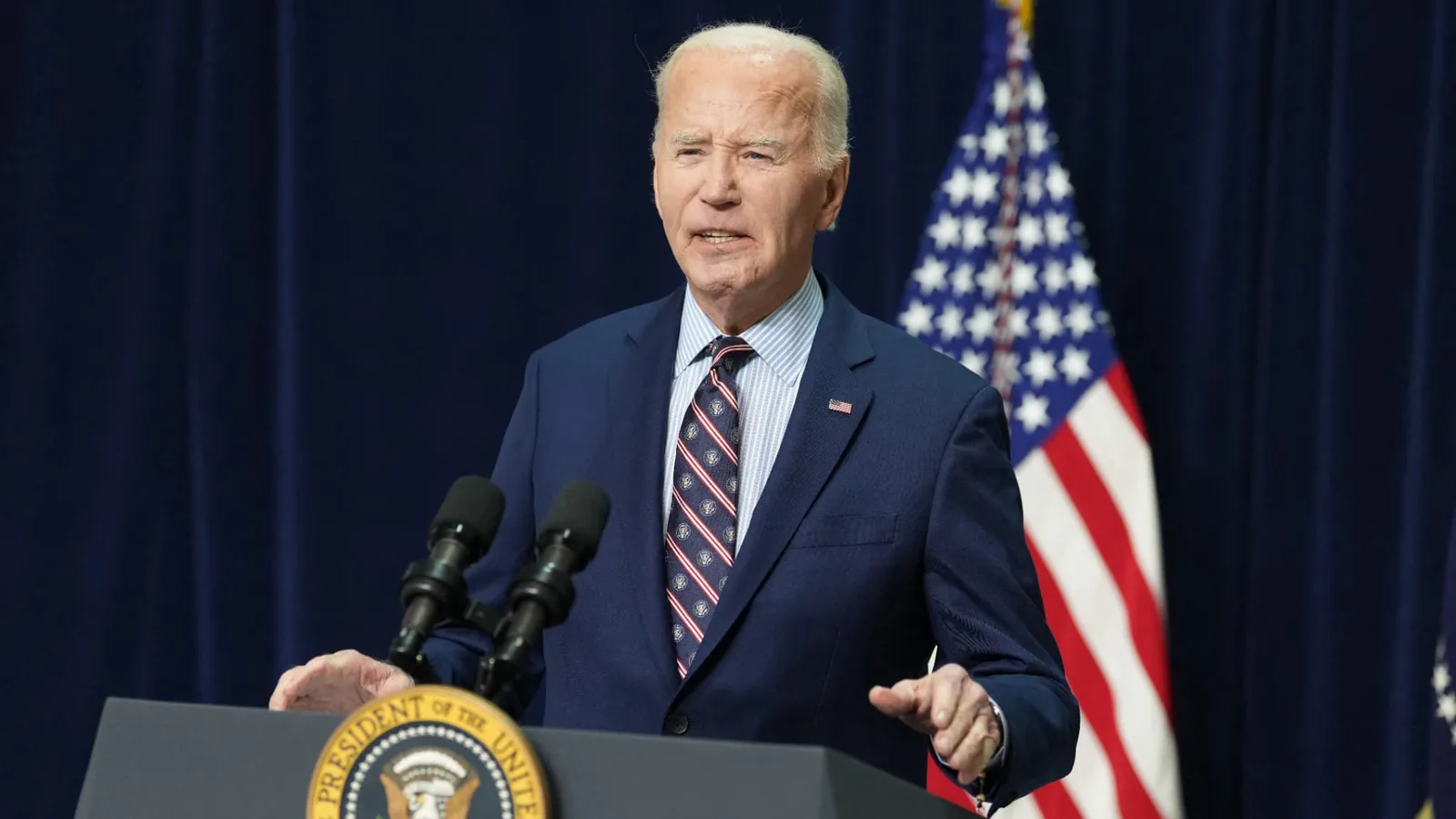 Hillary Clinton, George Soros, Lionel Messi… Joe Biden va décorer des personnalités pour la dernière fois