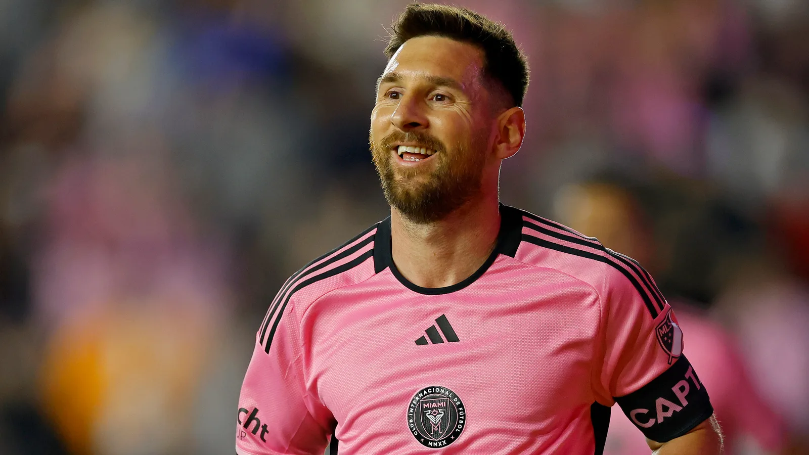 Lionel Messi a fait des tractions à nu devant l’équipe d’Inter Miami alors qu’un collègue argentin dévoile l’attitude de l’entraînement ‘insupportablement compétitive’ du huit fois Ballon d’Or.
