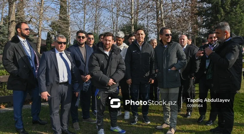 Lionel Messi admire les chevaux du Karabakh à Bakou