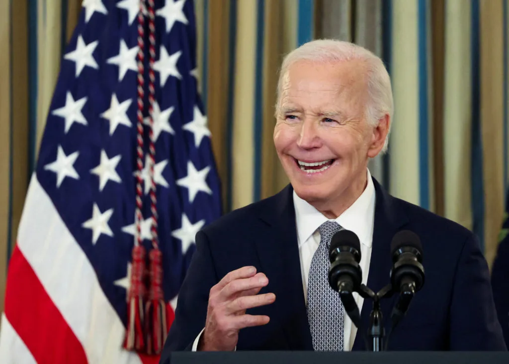 REGARDER EN DIRECT : Biden honore Hillary Clinton, Bill Nye, Lionel Messi et 16 autres personnes avec la Médaille de la Liberté