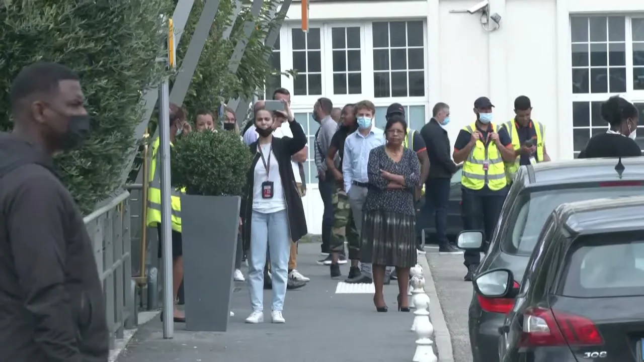 LIVE: Lionel Messi touches down in Paris to finalize PSG