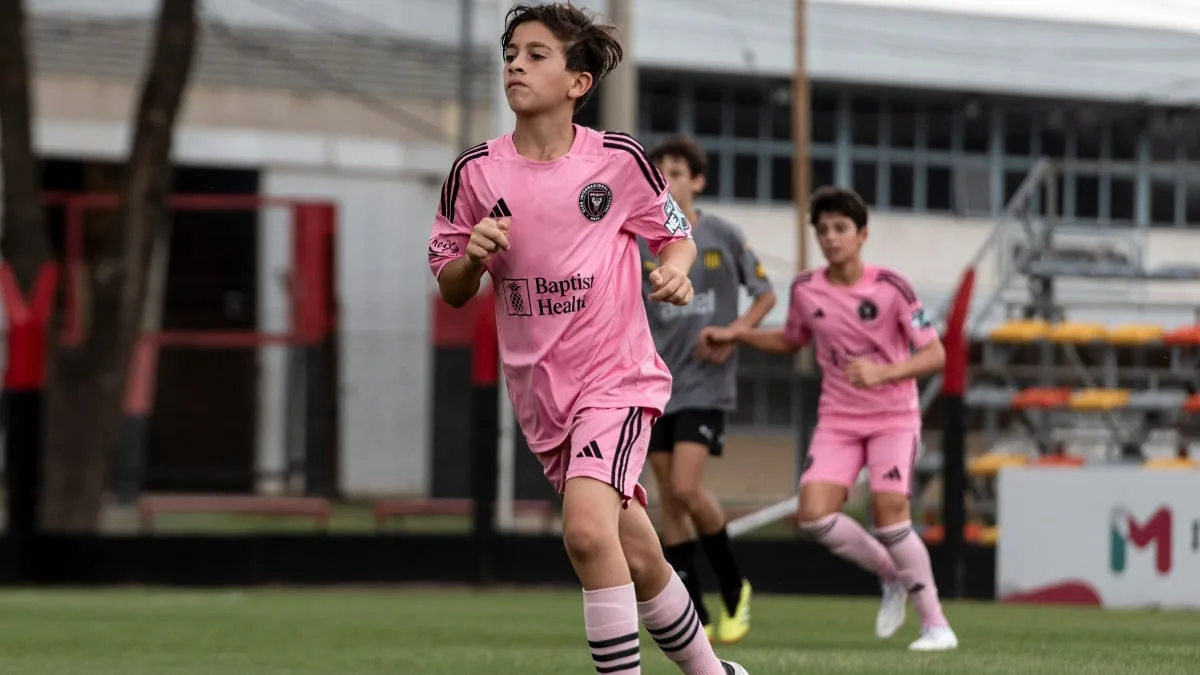 Le fils de Lionel Messi, Thiago, fait ses débuts dans le football à Rosario, est ensuite remplacé par le fils de Luis Suarez – Firstpost
