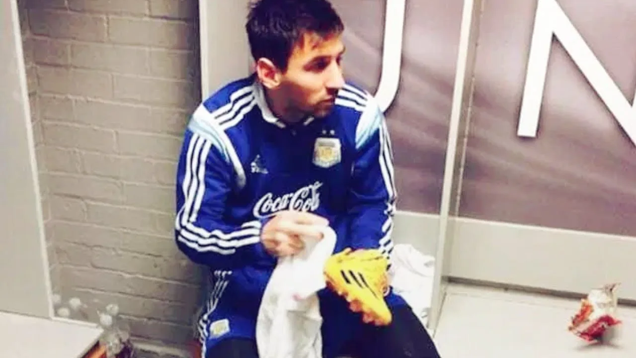Quand Lionel Messi se faisait victimiser dans le vestiaire