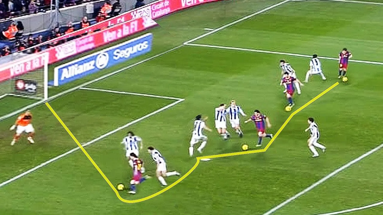 When Lionel Messi Decides To Go Alone – Crazy Solo Goals !