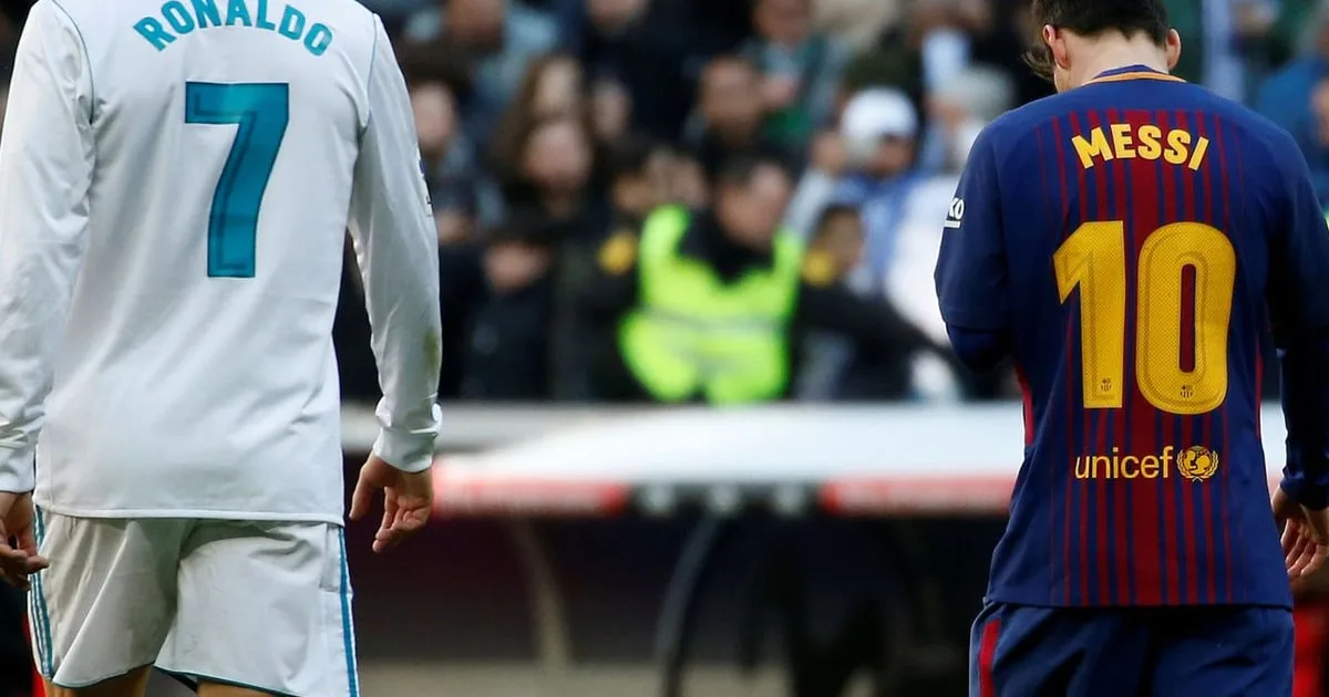 Cristiano Ronaldo lance une fléchette féroce contre Lionel Messi