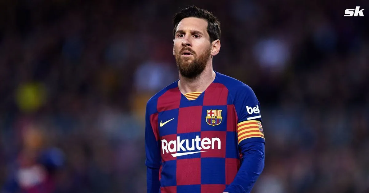Les supporters de Barcelone scandent le nom de Lionel Messi lors de la finale de la Supercoupe contre le Real Madrid