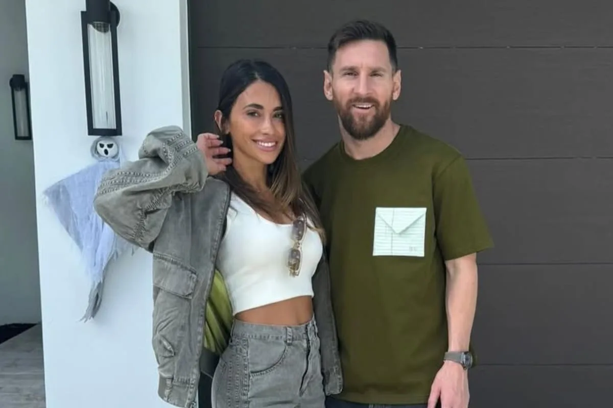 La carte postale romantique de Lionel Messi avec Antonela Roccuzzo de Rosario