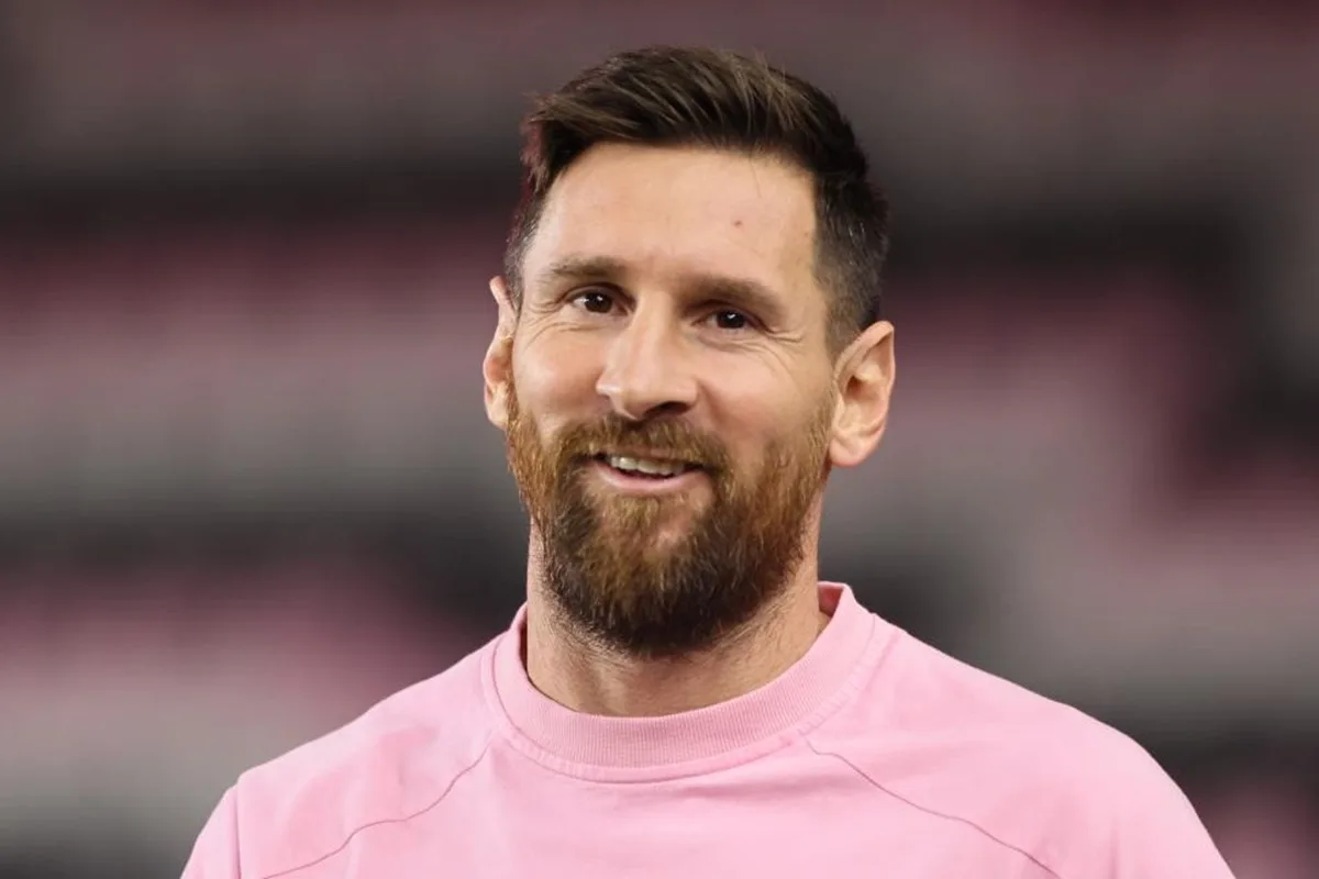 Lionel Messi remporte un duel face à un œuf ; les faits