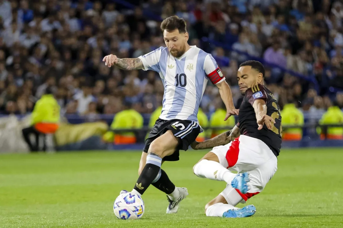 Lionel Messi égale le record de passes décisives de Landon Donovan lors de la victoire en Argentine