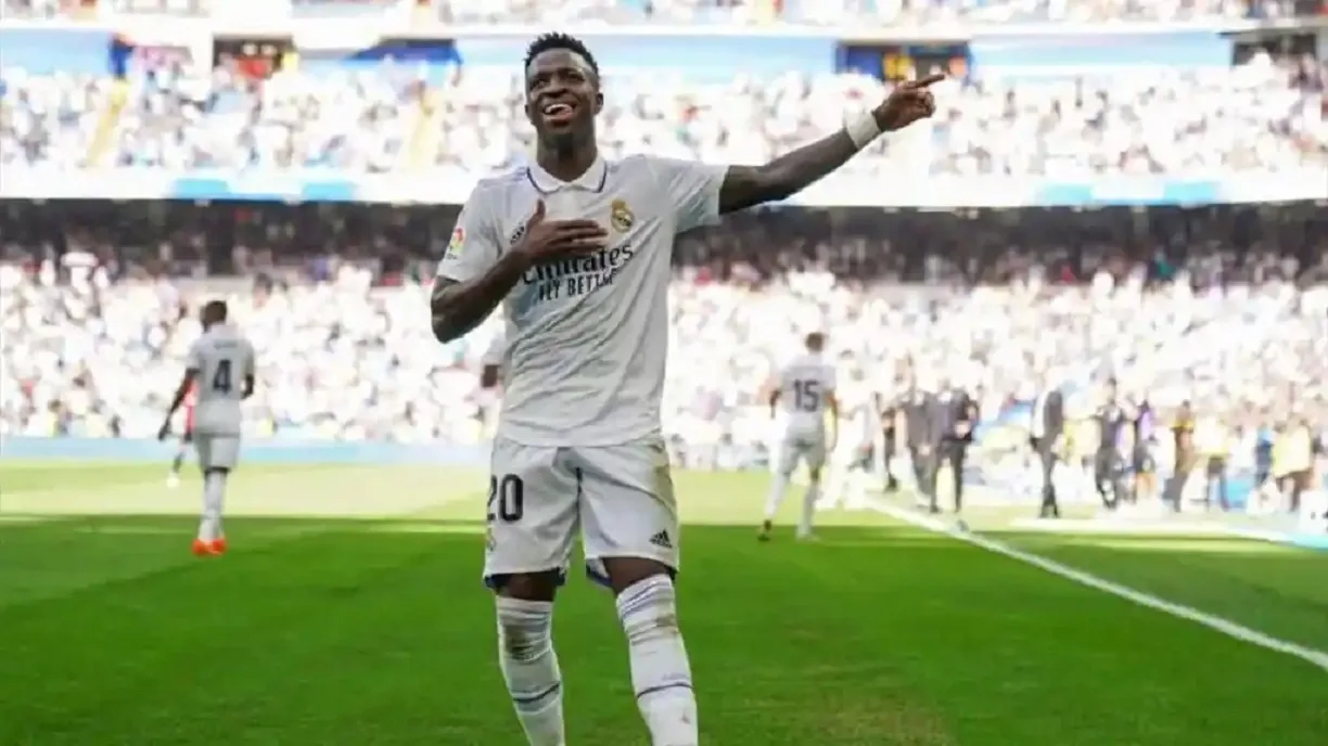 « Tais-toi, apprends de Lionel Messi », Gullit à Vinicius Jr