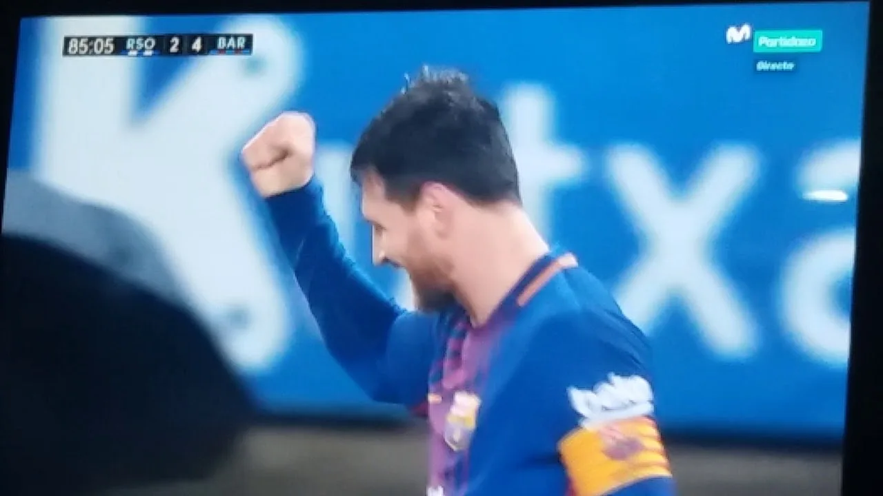 GOLAZO DE LEO MESSI VS REAL SOCIEDAD (LIGA SANTADER)