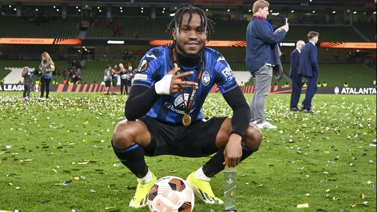 Ademola Lookman choisit entre Lionel Messi et Cristiano Ronaldo avec une réponse profonde en quatre mots