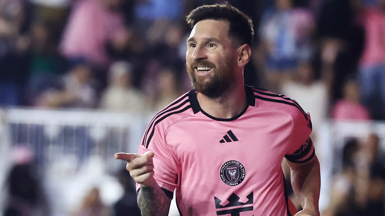 Lionel Messi termine sixième du vote du meilleur joueur masculin de la FIFA alors que le classement complet est révélé après la victoire de Vinicius Jr.