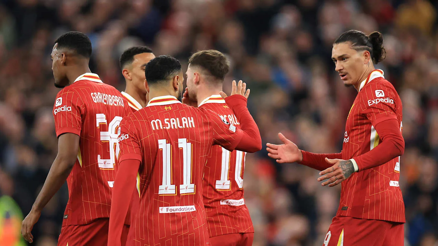 Arne Slot compare Mohamed Salah à Lionel Messi et Cristiano Ronaldo