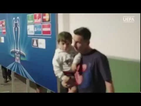Thiago y Leo Messi directo al bus del FC BARCELONA