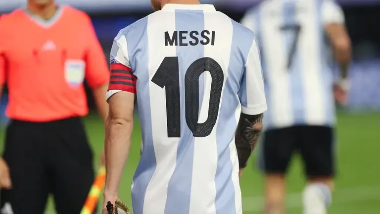 Lionel Messi change de « look » pour célébrer Noël | Football TUDN