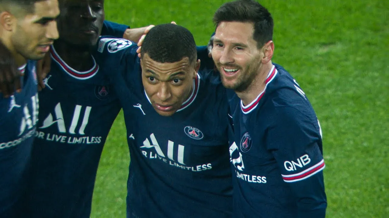 Lionel Messi & Kylian Mbappe Showing Their Class