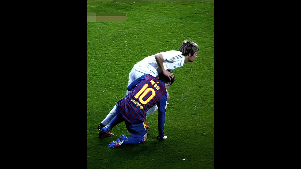 Messi vs Fabio Coentrao 😈