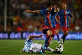 Harper Beckham entre sur le terrain avec Lionel Messi