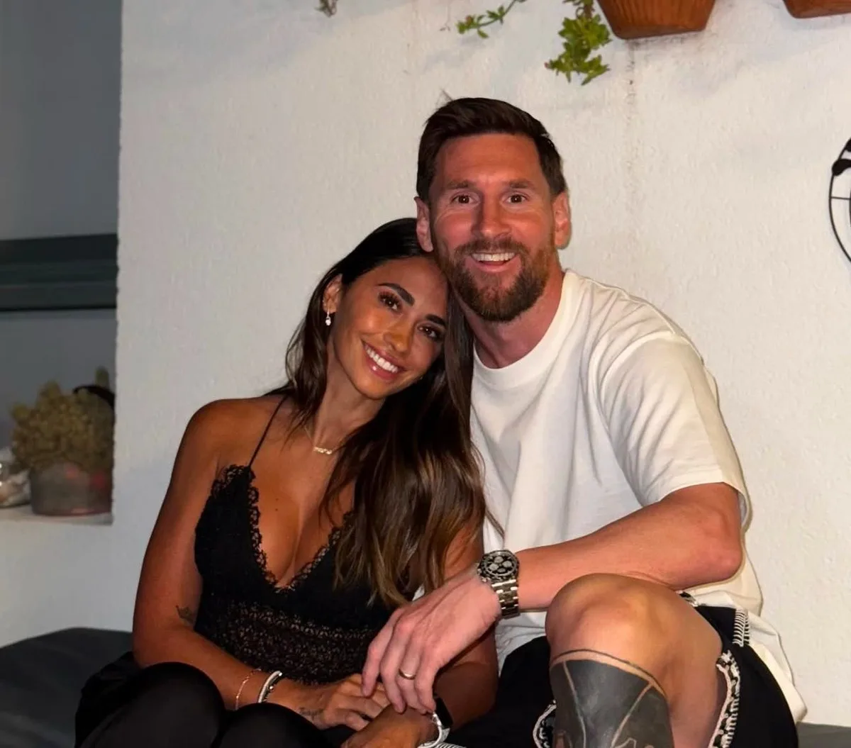 Lionel Messi fond pour sa femme, Antonela Roccuzzo | Célébrités – Vogue – Globo