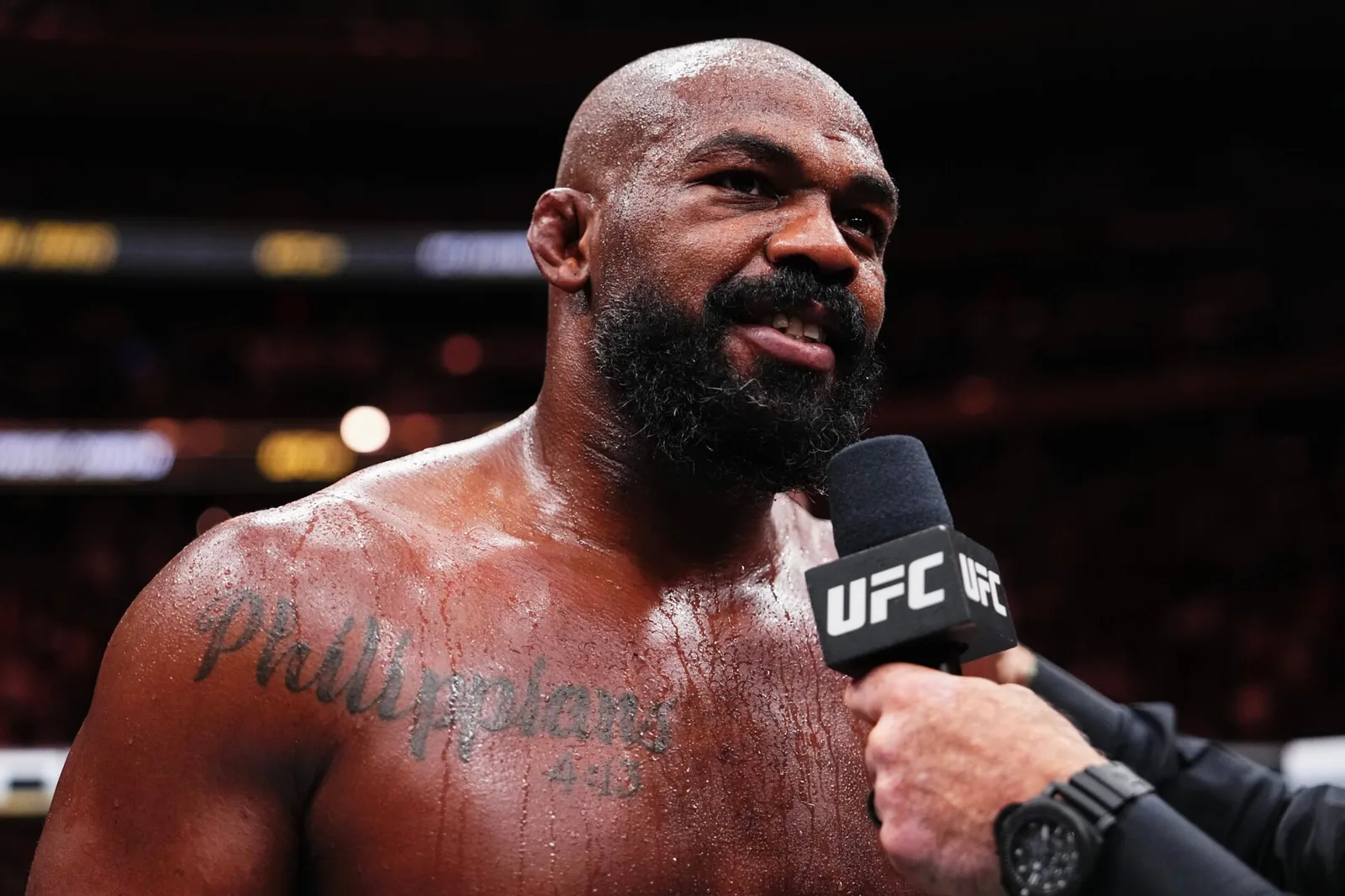 Jon Jones réagit au fait d’être classé aux côtés de Lionel Messi et Muhammad Ali sur la liste des légendes sportives de l’IA