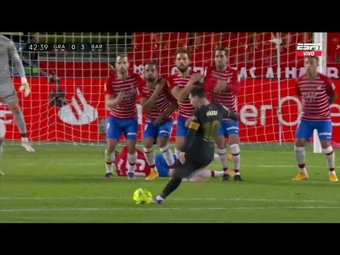 El GOLAZO de Leo Messi | Tiro Libre DOBLETE | Granada vs