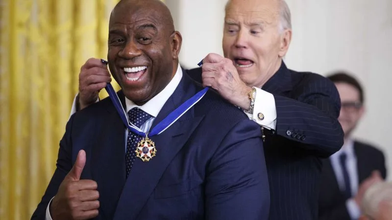 Lionel Messi et Magic Johnson reçoivent la Médaille Présidentielle de la Liberté