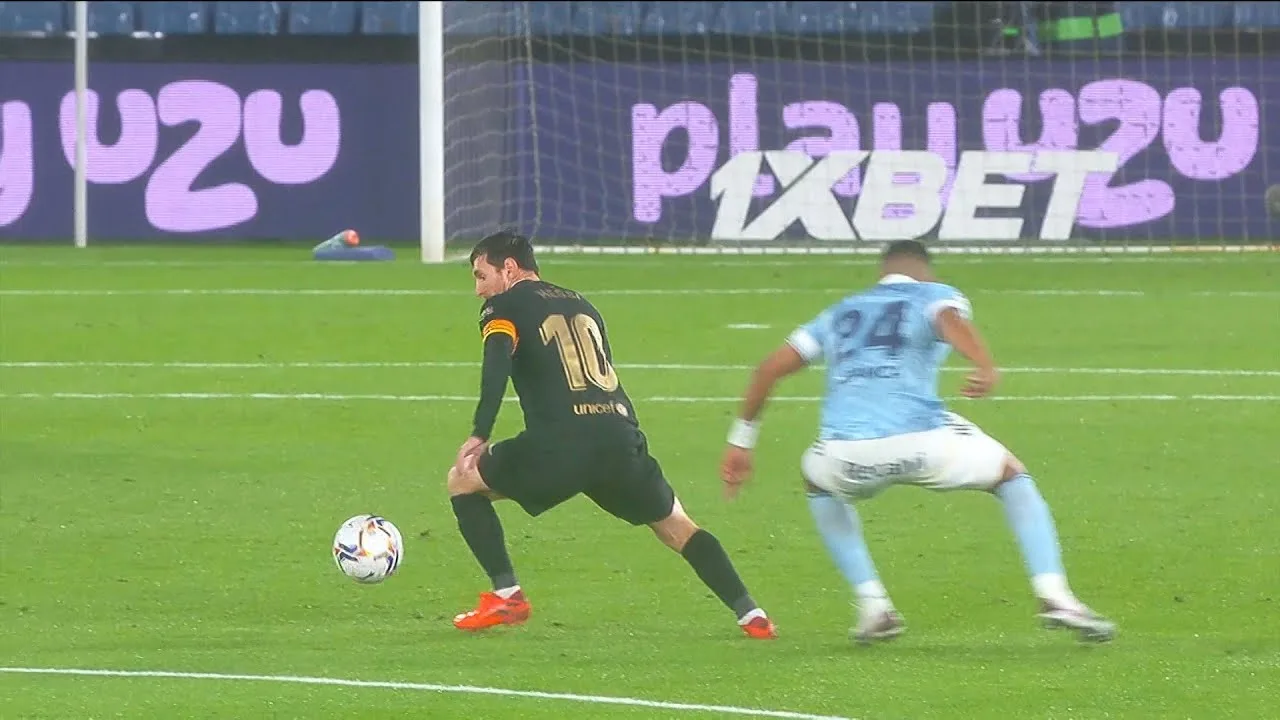 Lionel Messi Dribbling Are Just AWESOME !