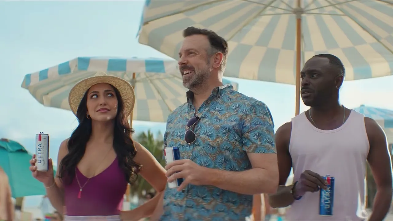 Vous avez de la place pour un de plus, Lionel Messi ? Jason Sudeikis apparaît dans le dernier teaser de Michelob ULTRA
