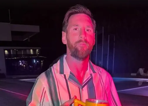 Lionel Messi a porté un toast à 2025 avec la cruche d’un streaming de cumbia populaire